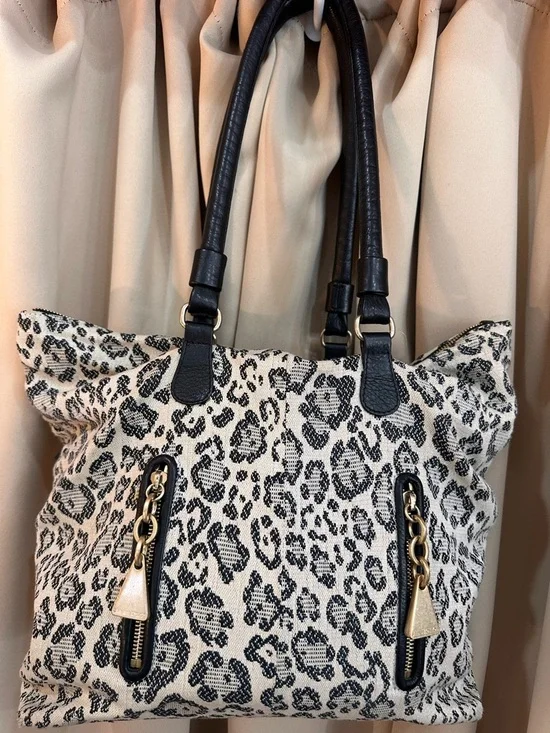 See By Chloe Leopard Print Tote Bag with Black Handles and tassel - Picture 2 of 7